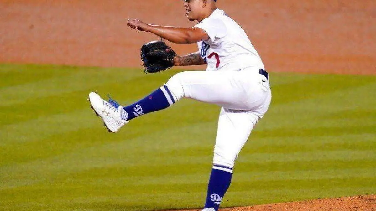Julio Urías