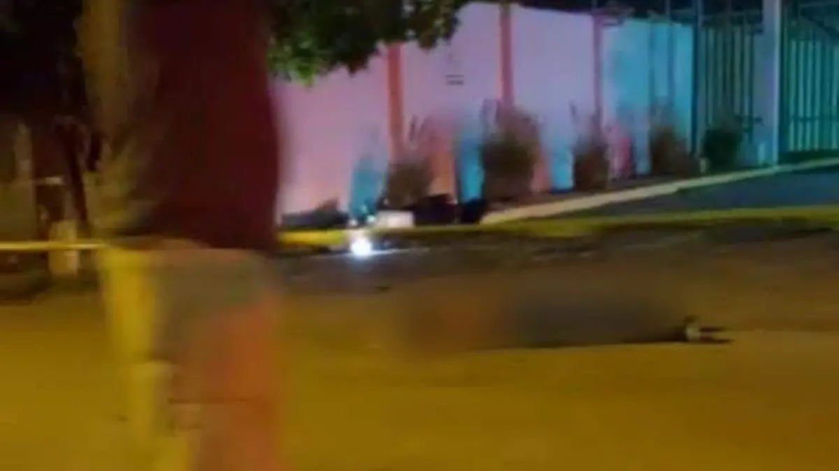 muere-motociclista-en-la-carretera