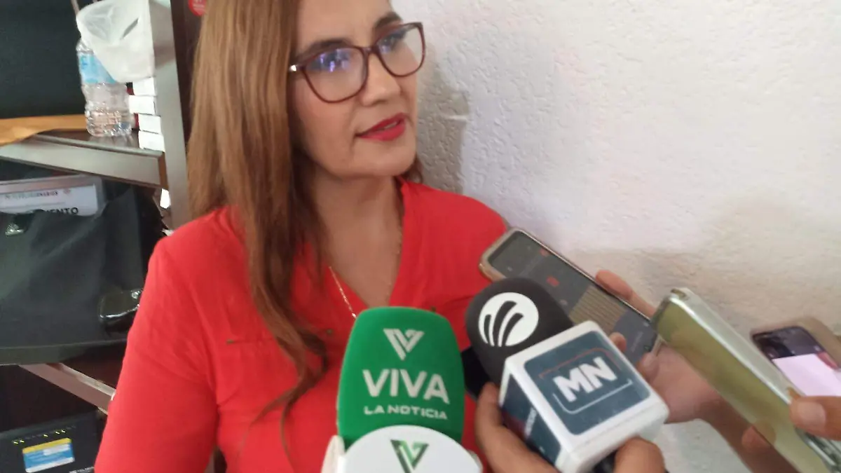 mujer d rojo