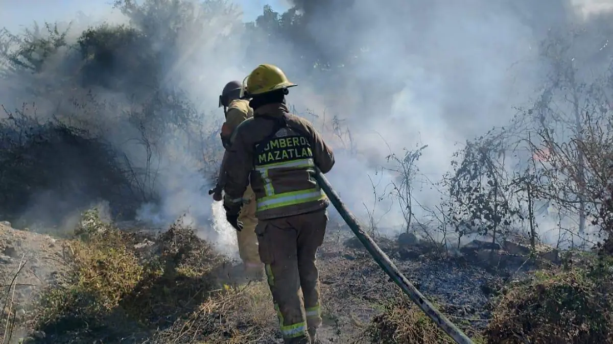 pirotecnia-cuetes-mazatlán-bomberos