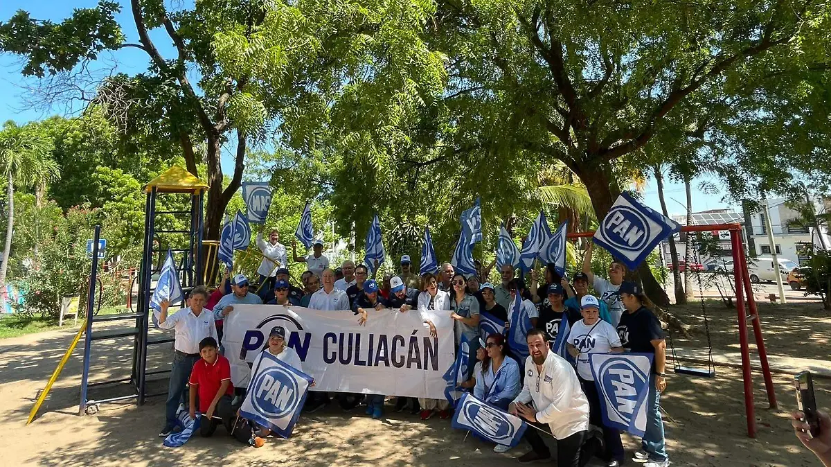 Panistas recorren la ciudad de Culiacán