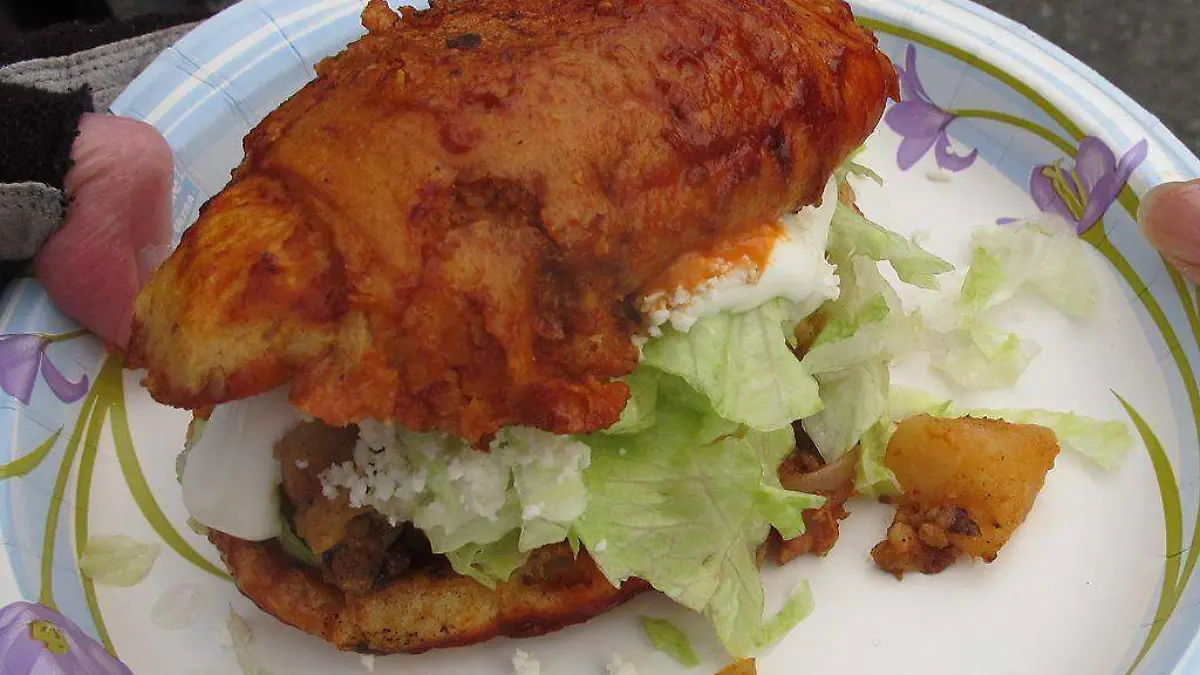 1024px-Pambazo_from_El_Huarache_Loco