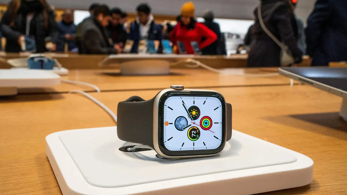 applewatch_eduardo_muñoz_reuters