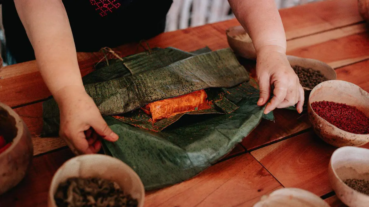 Mucbipollo 365-sabores-en-yucatán-platillo-tradicional-Janal-Pixán-7 (1)