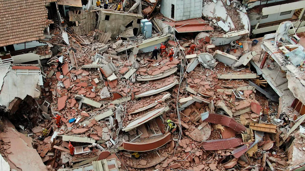 2024-10-29T160025Z_1648050094_RC2FUAA574ZY_RTRMADP_3_ARGENTINA-BUILDING-COLLAPSE
