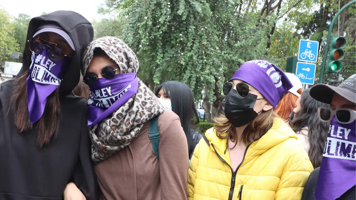 alumnas_protesta_acoso_cibernetico_laural