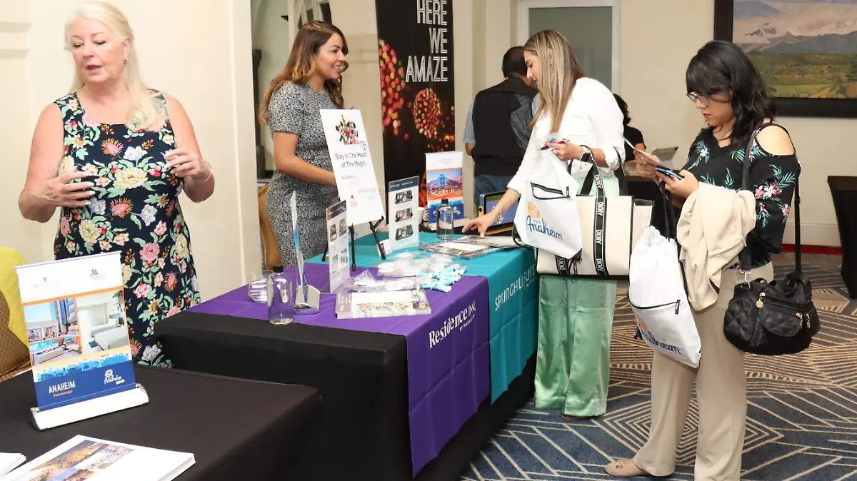 VISIT ANAHEIM-DEBE (3)