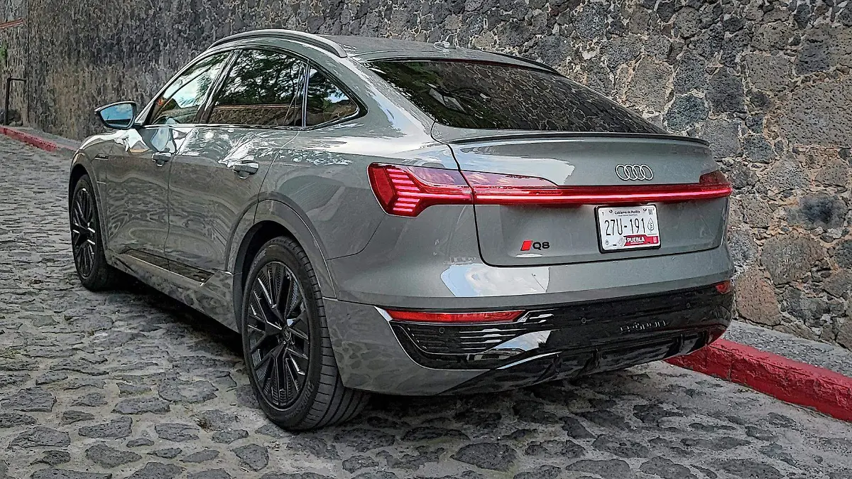 Audi_Q8Sportback_etron_02