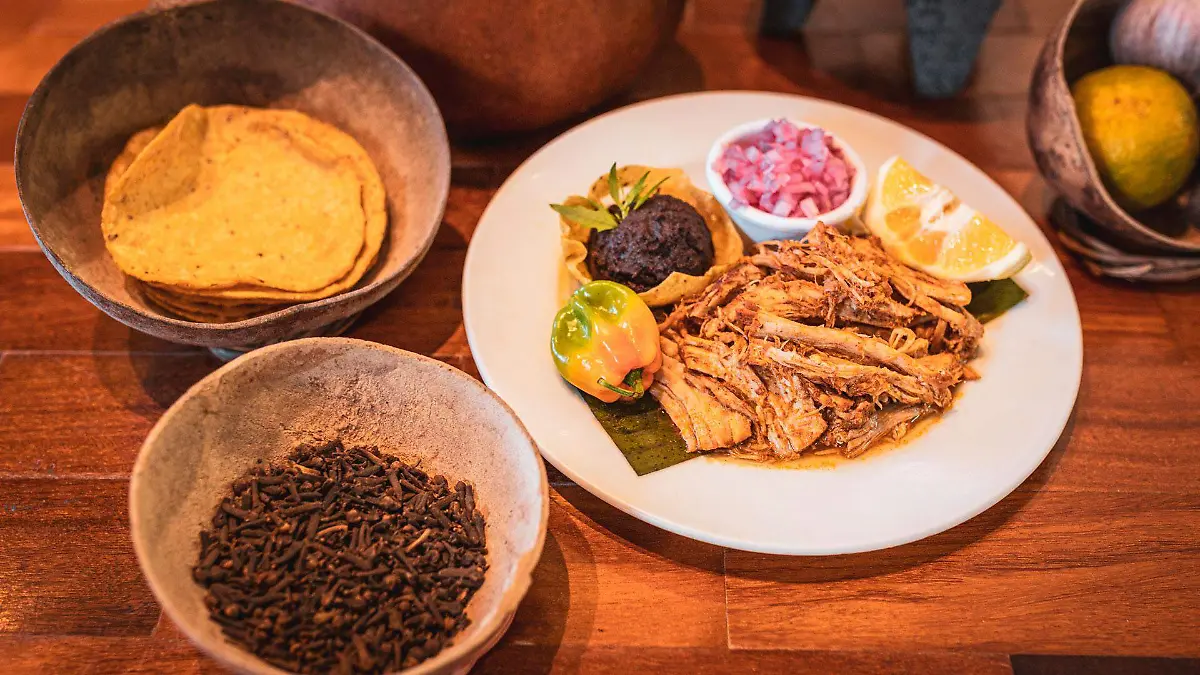 Cochinita 2365-sabores-en-yucatan-cochinita-domingo-4 (1)