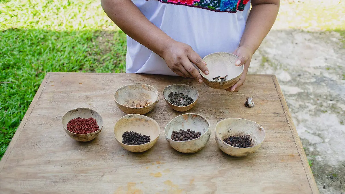 Recado rojo Yucatán-365-sabores-en-Yucatan-Taller-de-elaboración-de-recado-rojo-2 (1)