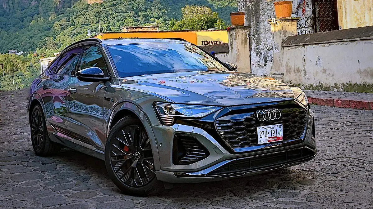 Audi_Q8Sportback_etron_08