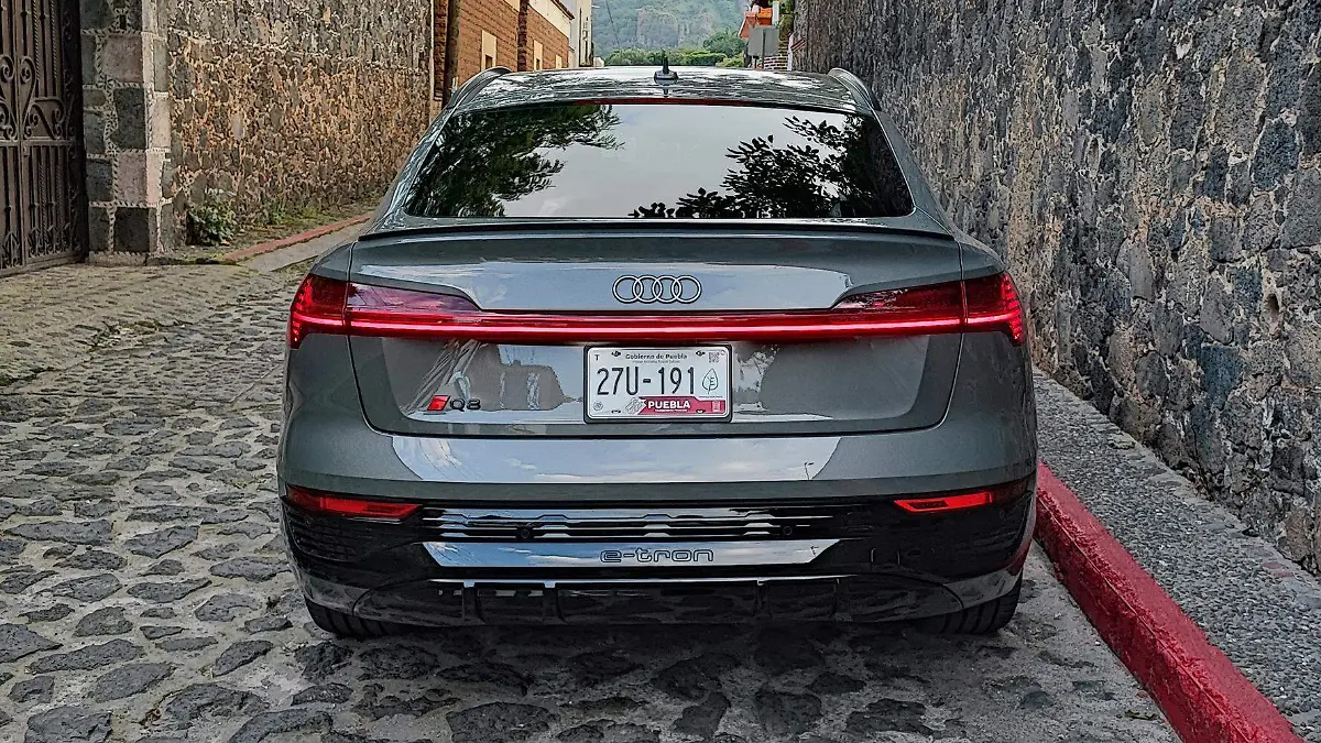 Audi_Q8Sportback_etron_05