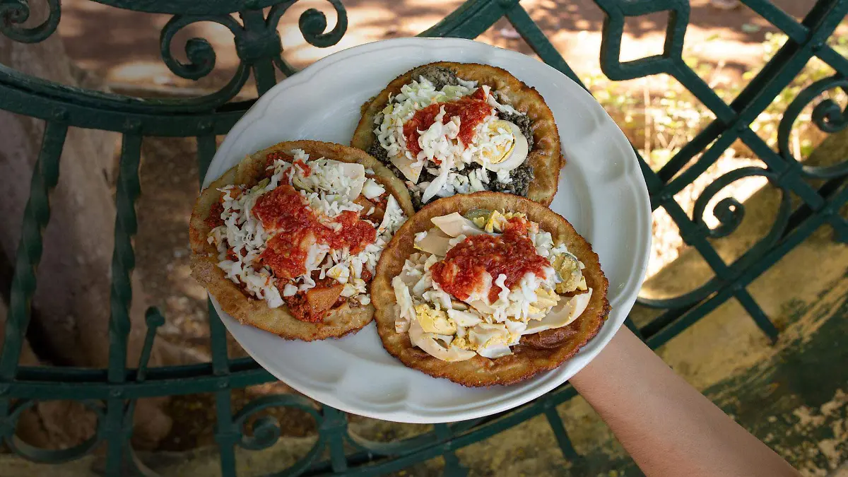 Salbutes 365-sabores-en-yucatán-Salbutes-de-but-negro (1)