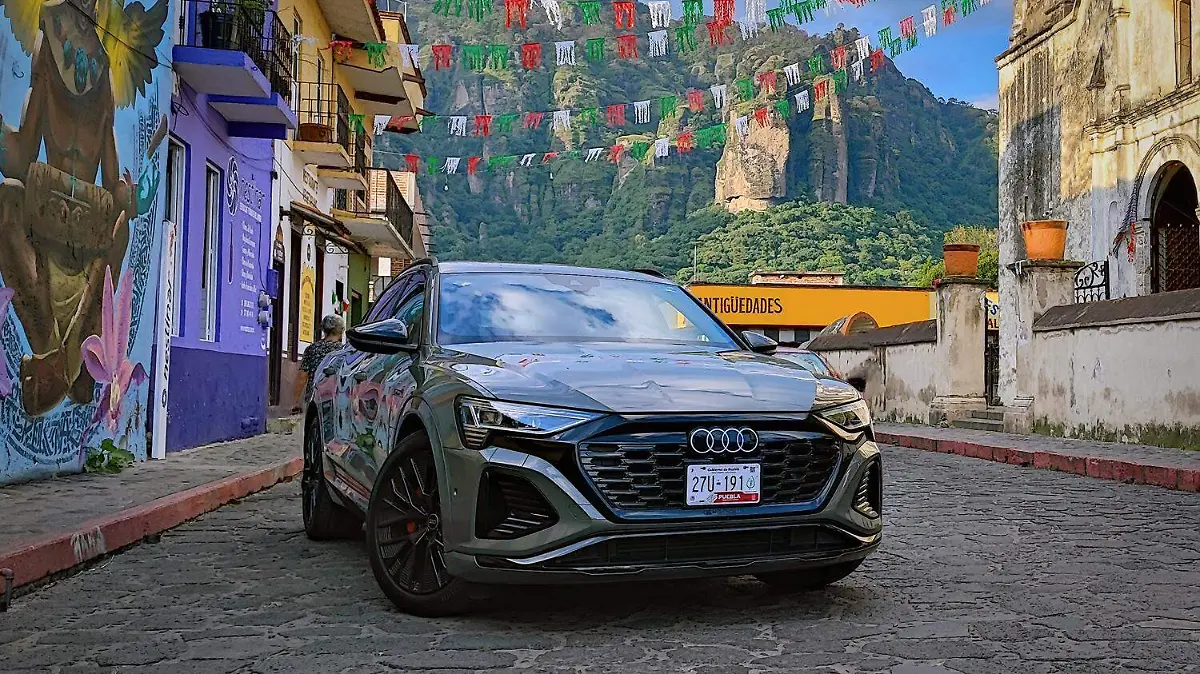 Audi_Q8Sportback_etron_01