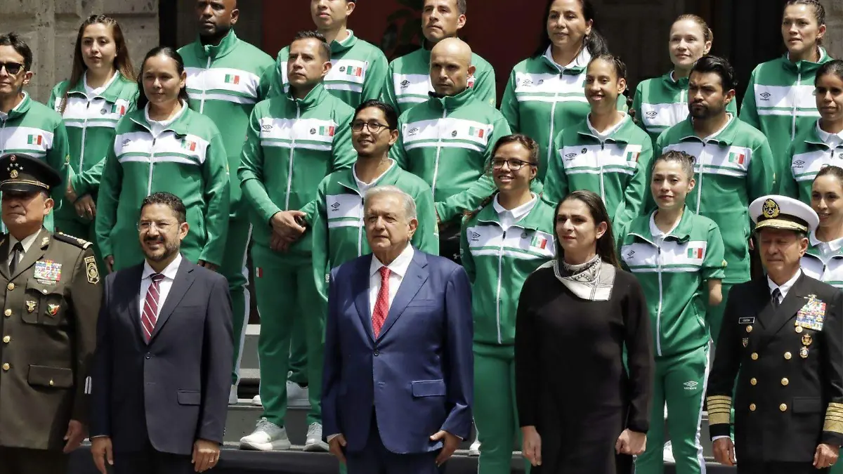 AMLO abandera delegacion paralimpica de Mexico en Palacio Nacional