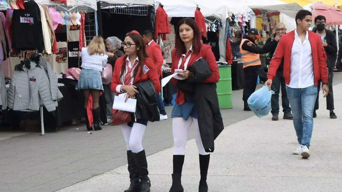 RBDmanía se apodera del Foro Sol antes del primer concierto en CDMX