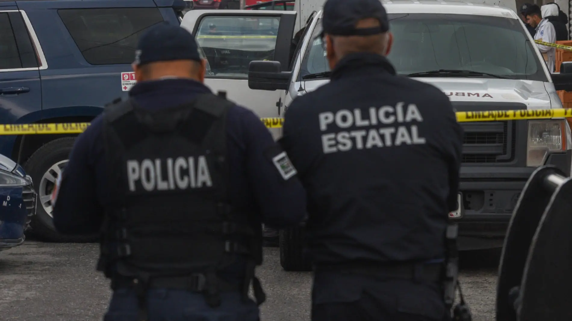 policías