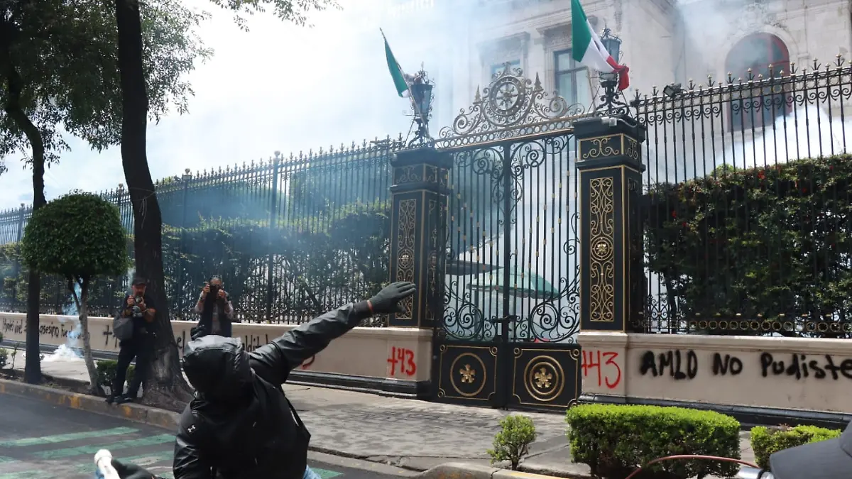Manifestación de normalistas en Segob