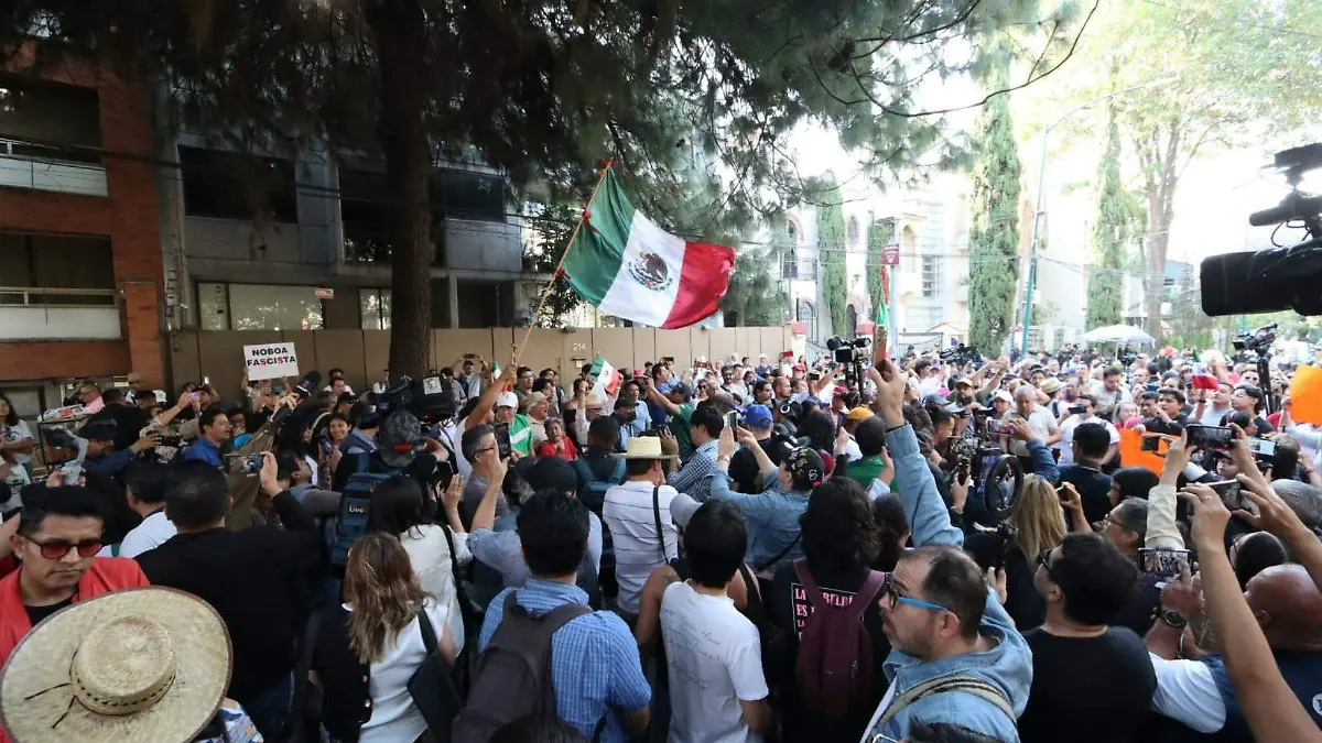 Protesta Embajada de Ecuador en Mexico