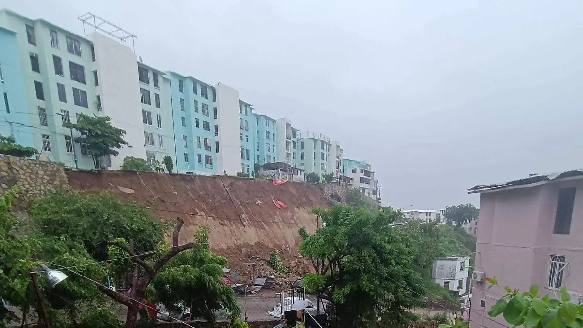 Acapulco afectado por lluvias de John
