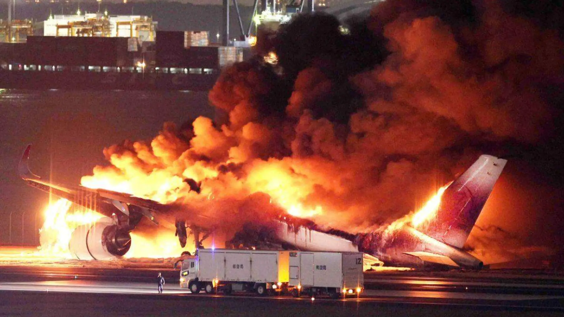 Incendio-Avión-Japón