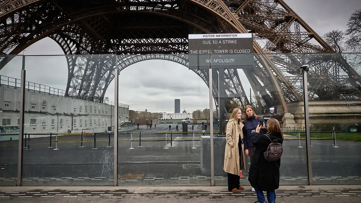 Cierran acceso a la Torre Eiffel (1)