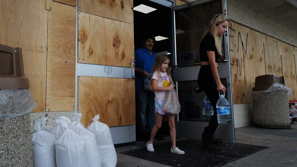 AFP__20241008__2177446569__v1__Preview__ResidentsOnFloridaSWestCoastPrepareForHurric