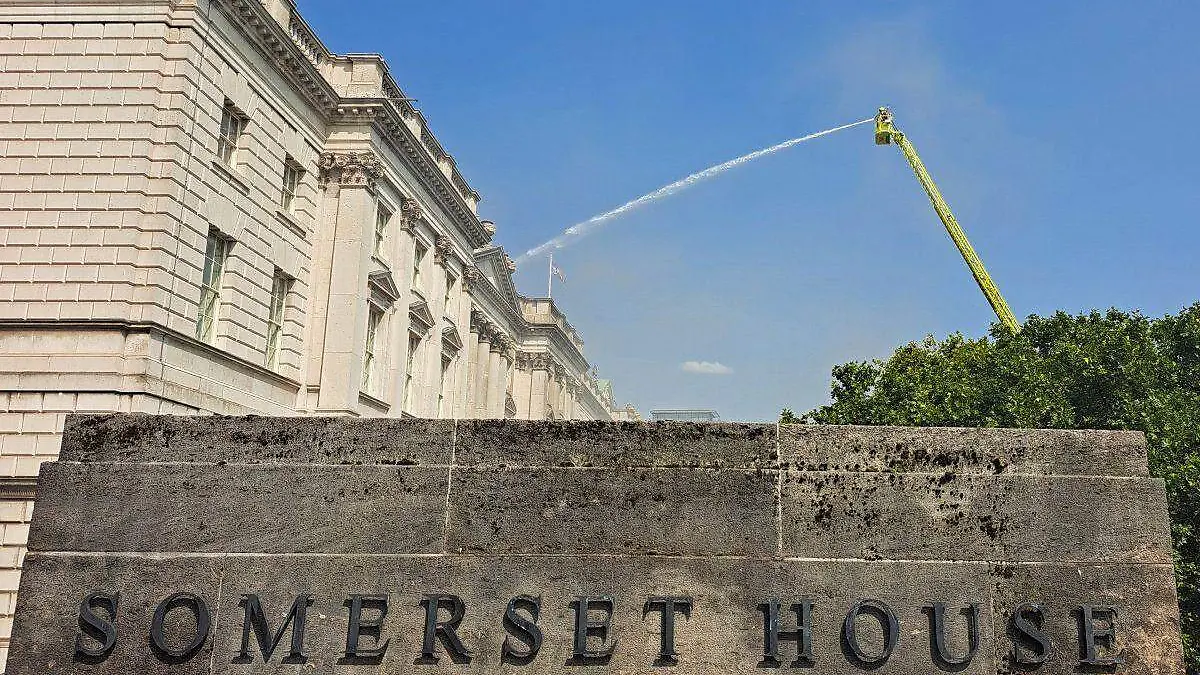 Incendio en edificio histórico de Londres (1)