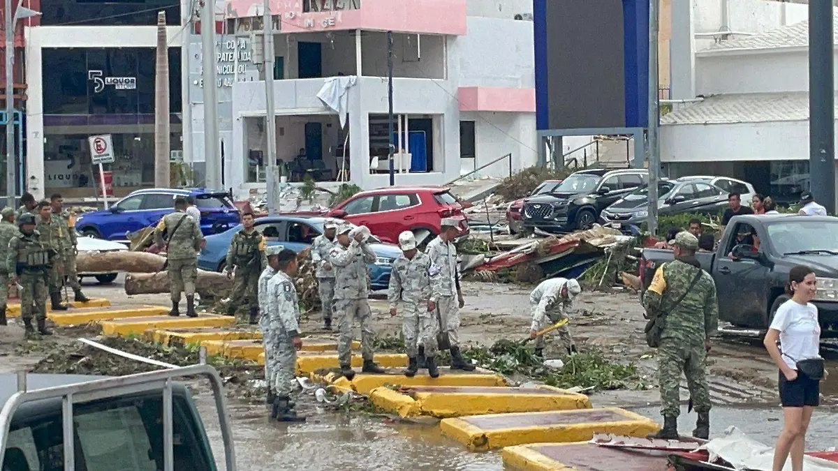 ADRIANA COVARRUVIAS-EL SOL DE ACAPULCO-HURACAN OTIS (6)