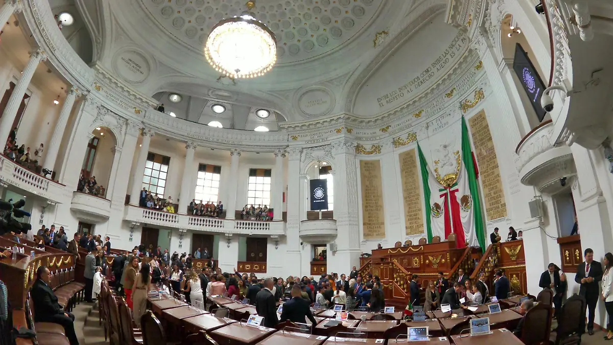Morena suma dos diputados de la oposición en el Congreso de CDMX