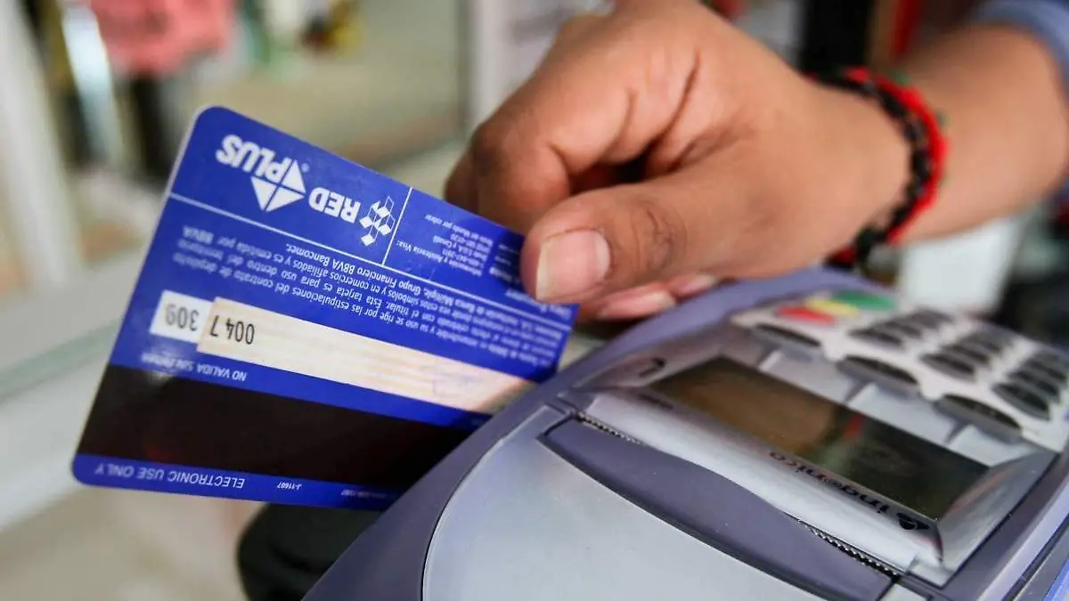 Prohíben cobrar comisión por pago con tarjeta
