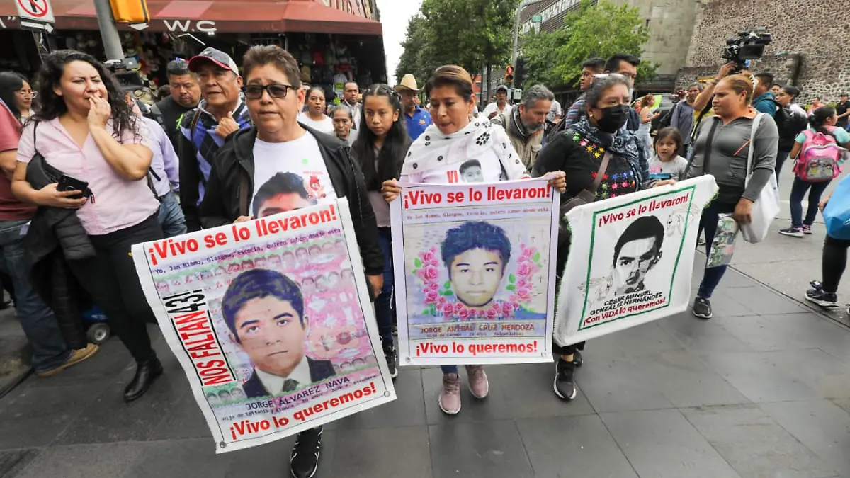 Padres-normalistas-ayotzinapa