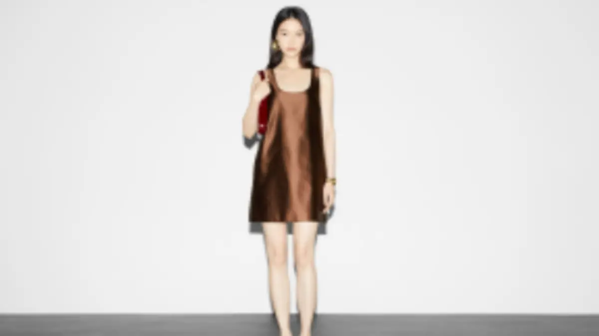 Vestido sin mangas en seda / Foto: Cortesía catálogo Gucci Ancora