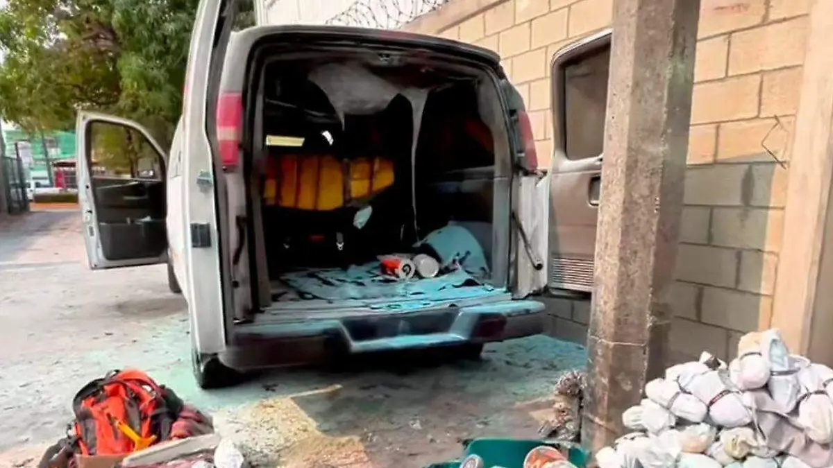 Camioneta incendiada de MC en Carmen Campeche