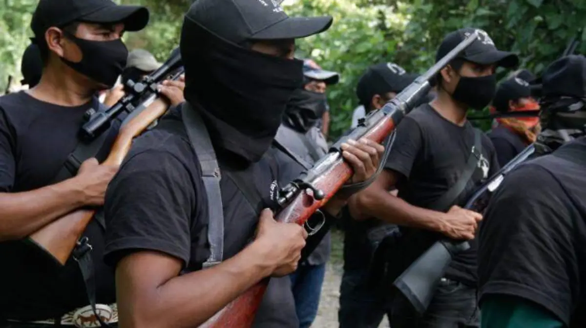 Grupos armados buscan tomar pueblo