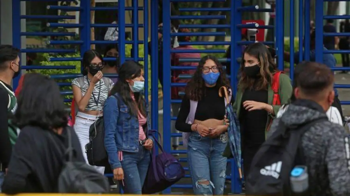 Estudiantes regresan a la UdeG