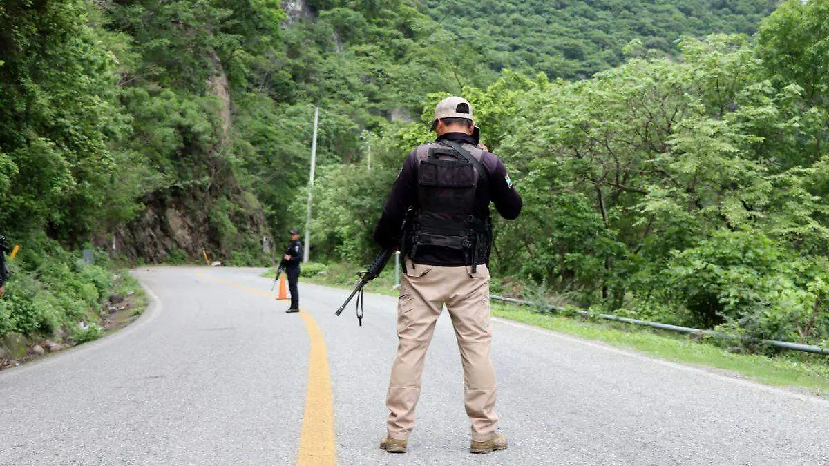 Retener de supuestos policías en las carreteras de Chiapas