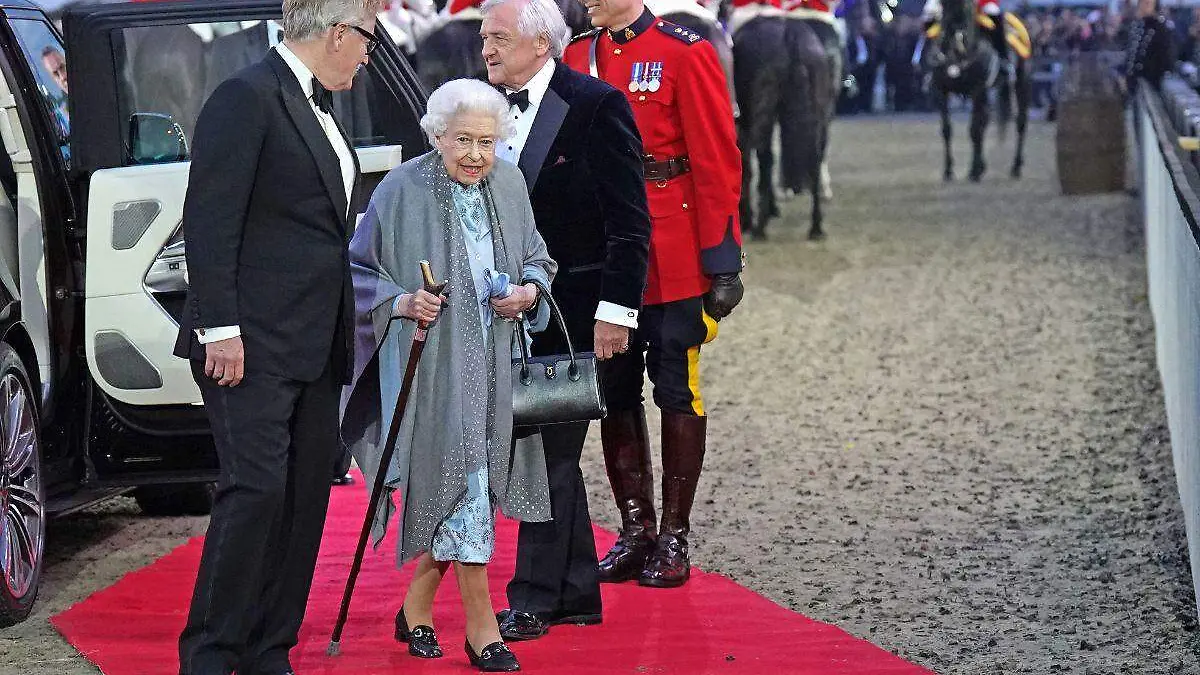 Estado de salud de la reina Isabel II enciende alarmas en Reino Unido