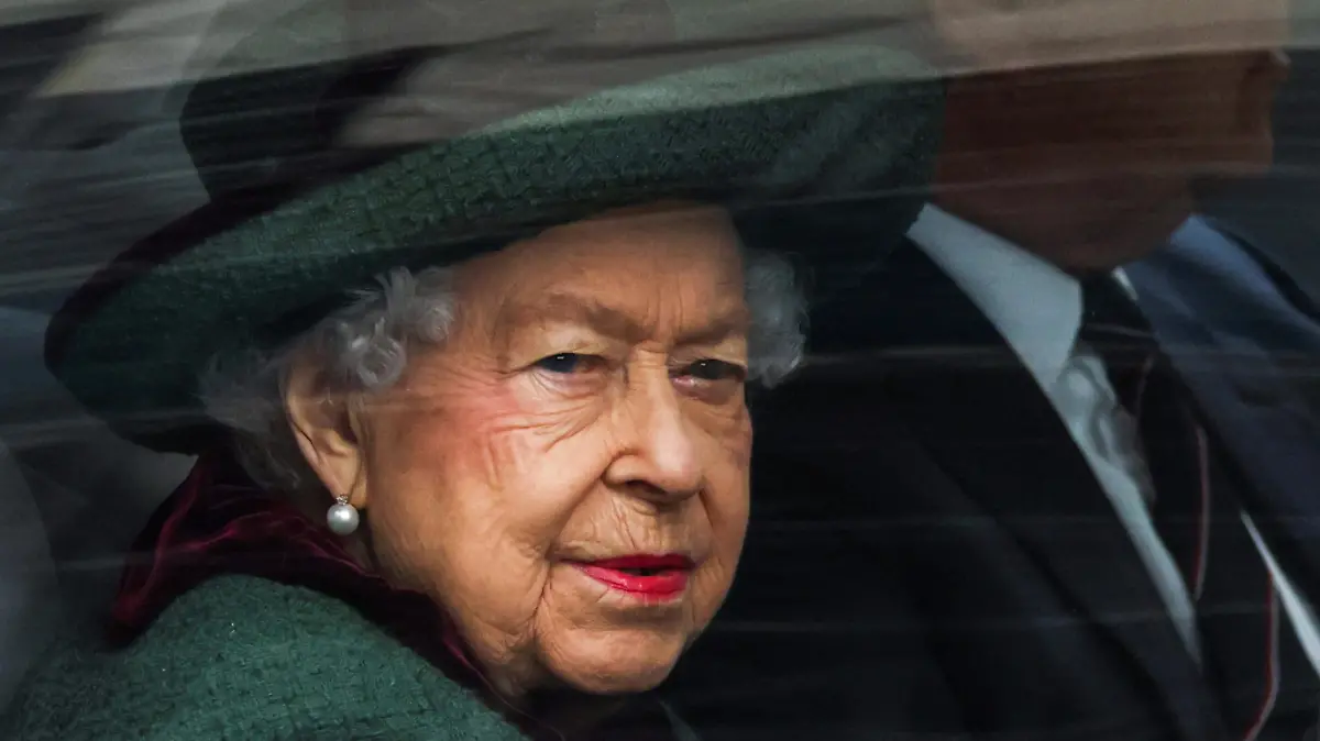 La reina Isabel quedó exhausta