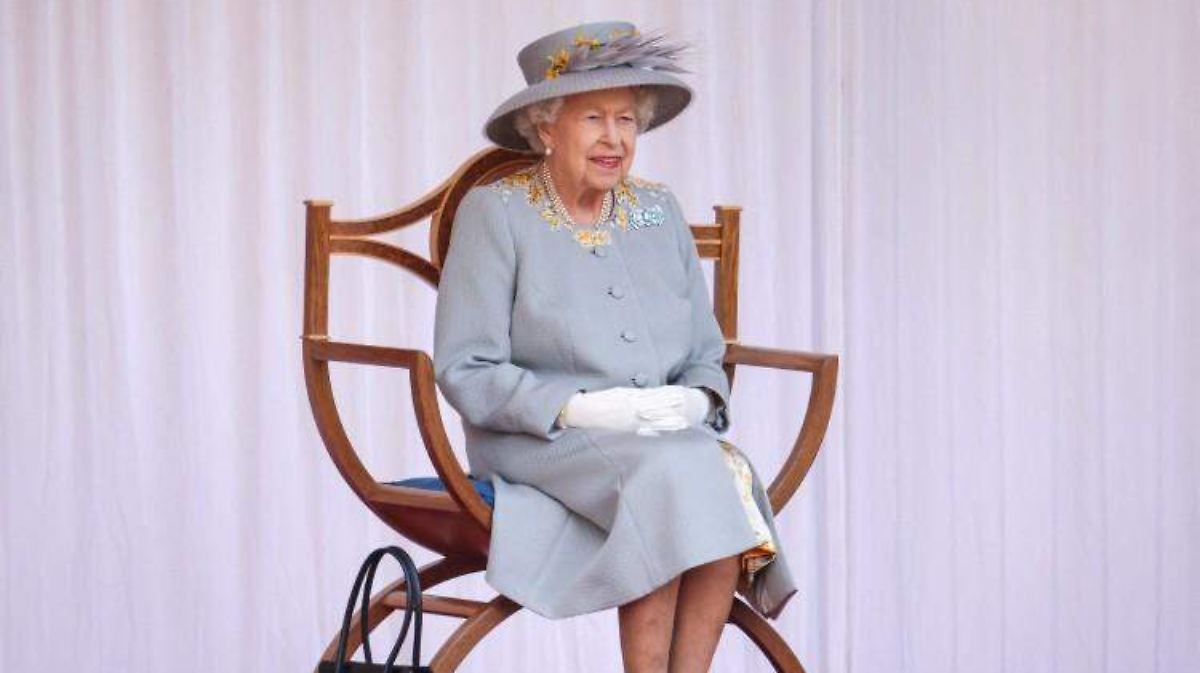 Buckingham Palace Confirms Queen Elizabeth II Tests Positive for COVID-19