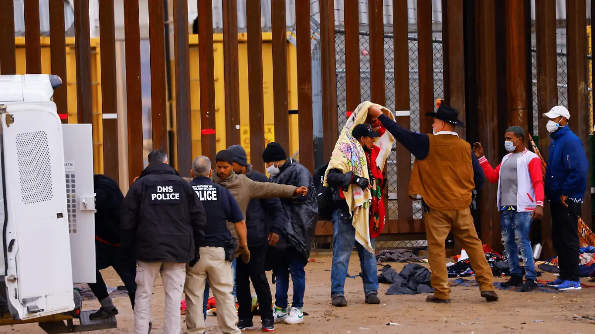 2023-01-03T045215Z_1082832265_RC2GIY9ULZ6L_RTRMADP_3_USA-IMMIGRATION-BORDER