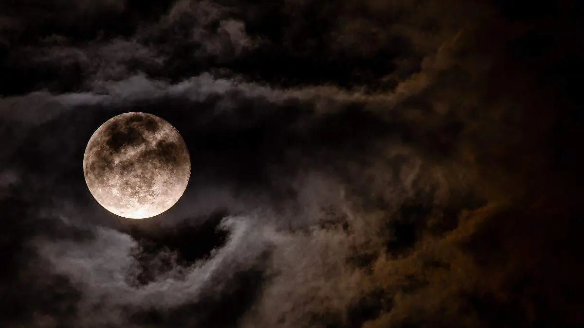 China va por los secretos de la Luna científicos hallan mineral desconocido 
