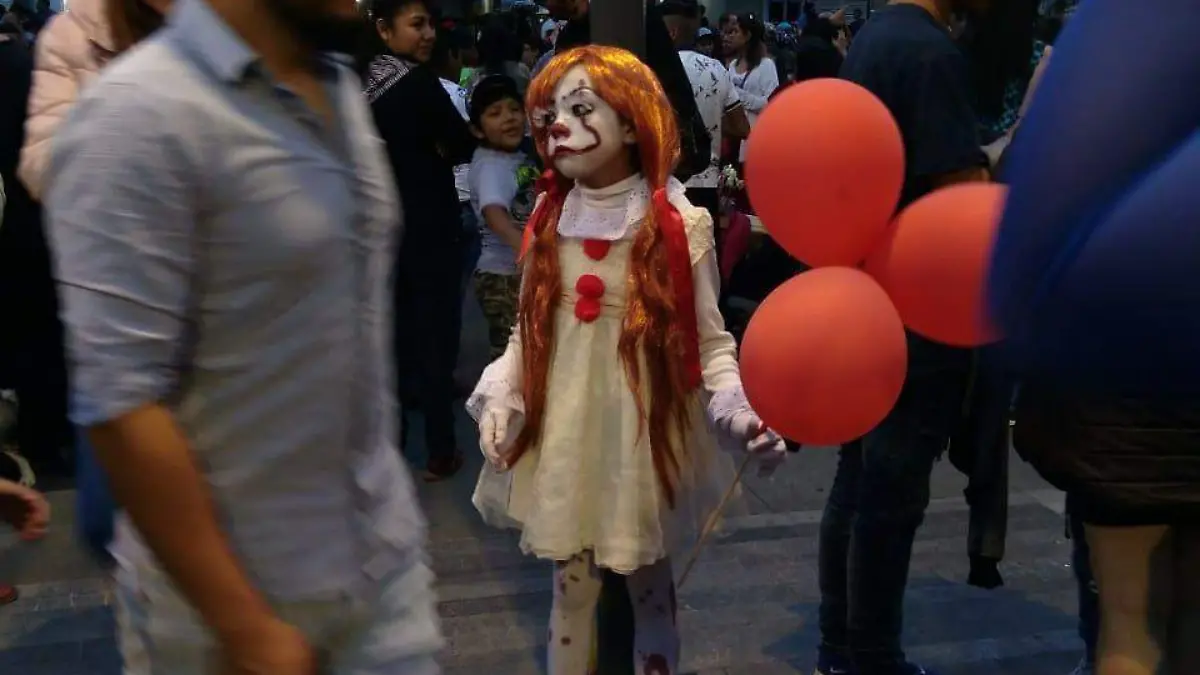 ELIZABETH DORANTES - EL SOL DE MEXICO zombies marcha (3)