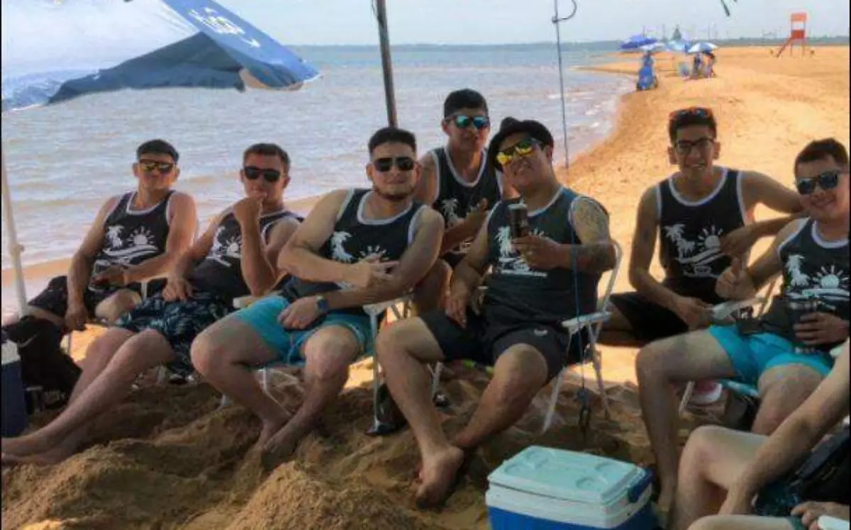 Dueño de empresa ahorró durante un año para llevar a sus empleados de vacaciones