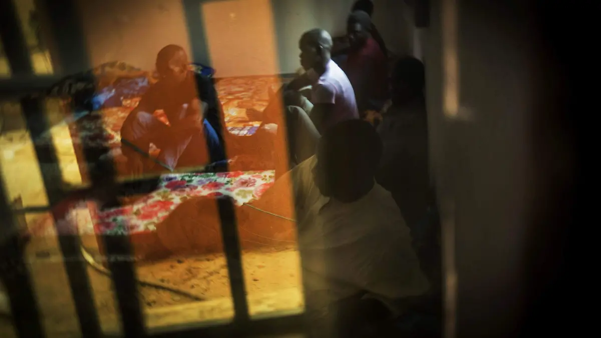 06 EXTRA Reflection of two migrants sitting cross legged on the floor August 25, 2016 Photo by_ Ricardo Garcia Vilanova _ MSF