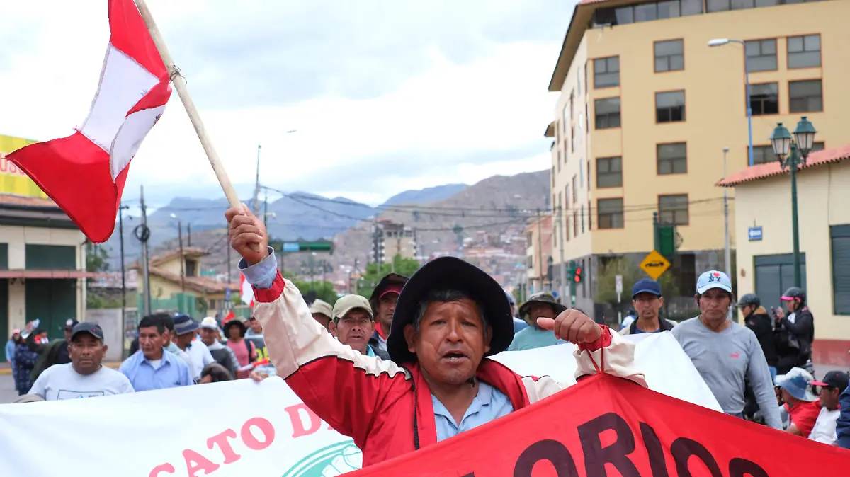 2023-01-19T225839Z_319713880_RC2NTY9NM4Y4_RTRMADP_3_PERU-POLITICS-PROTEST