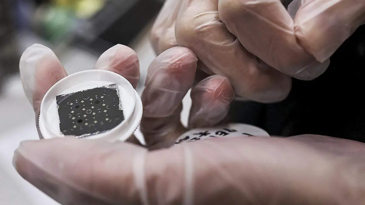 Guerra en Ucrania paraliza producción mundial del neón para chips