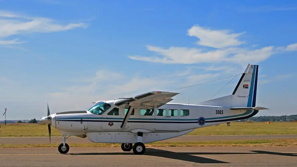 De película un pasajero aterrizó avión después de que el piloto quedó inconsciente