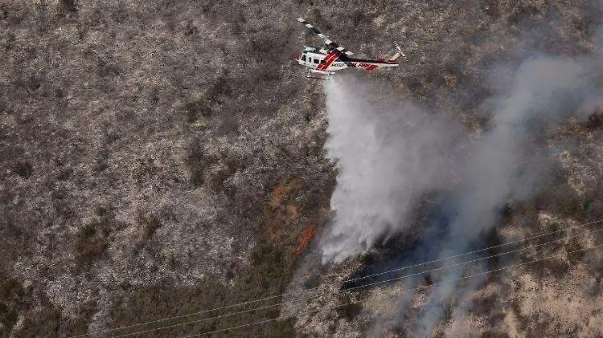 Bomberos logran controlar 25 por ciento del incendio de Colorado en California EU