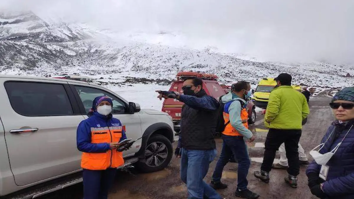 Alud en volcán de Ecuador deja al menos 4 muertos y 1 herido